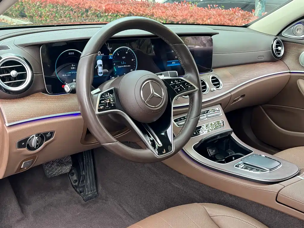 Mercedes-Benz E-Class 2023 — фото 11