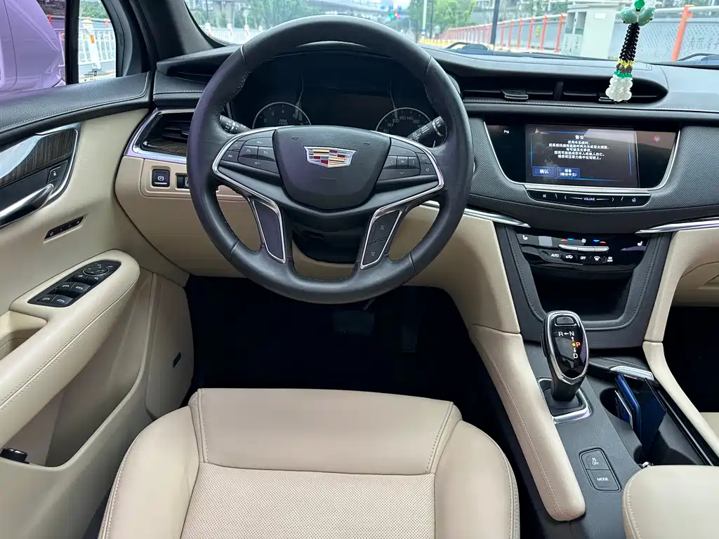 Cadillac XT5 2018 — фото 9