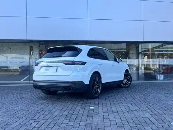 Porsche Cayenne 2022