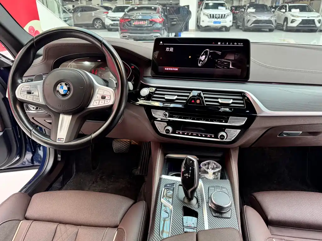 BMW 5 Series 2023 — фото 26