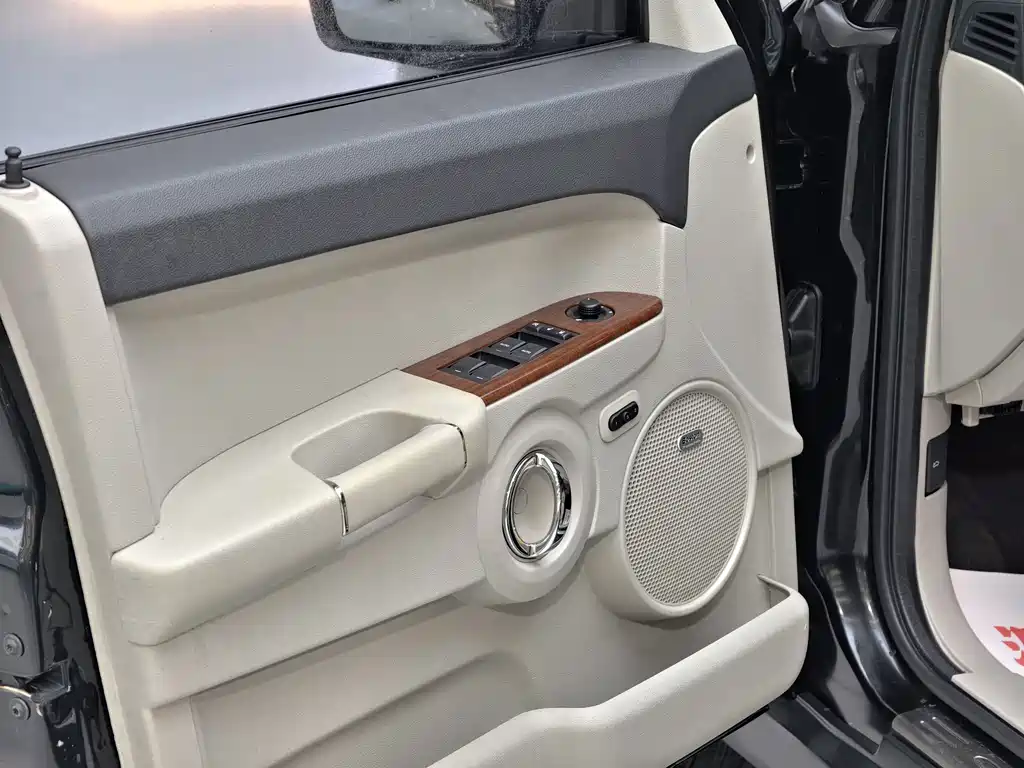 Jeep Commander Classic 2007 — фото 14
