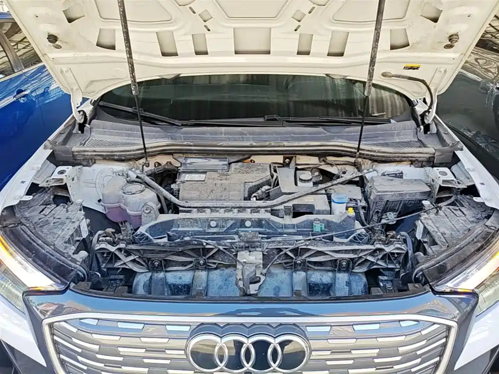 Audi Q4 e-tron 2023 — фото 20