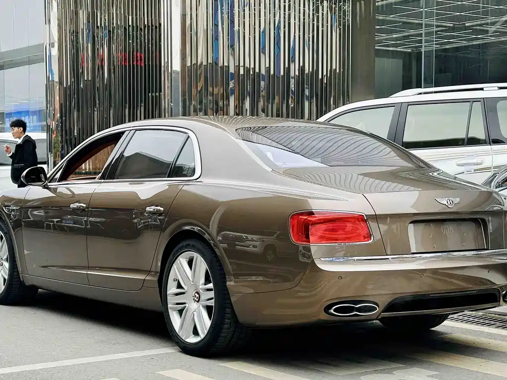 Bentley Flying Spur 2018 — фото 4