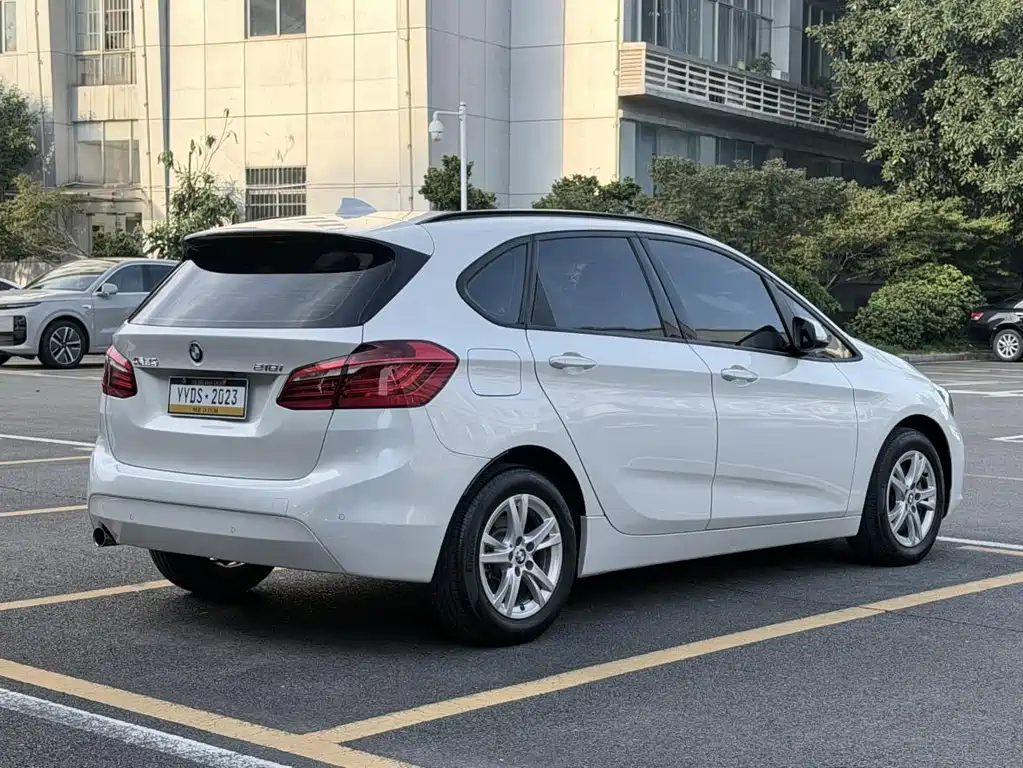 BMW 2 Series Station Wagon 2017 — фото 6