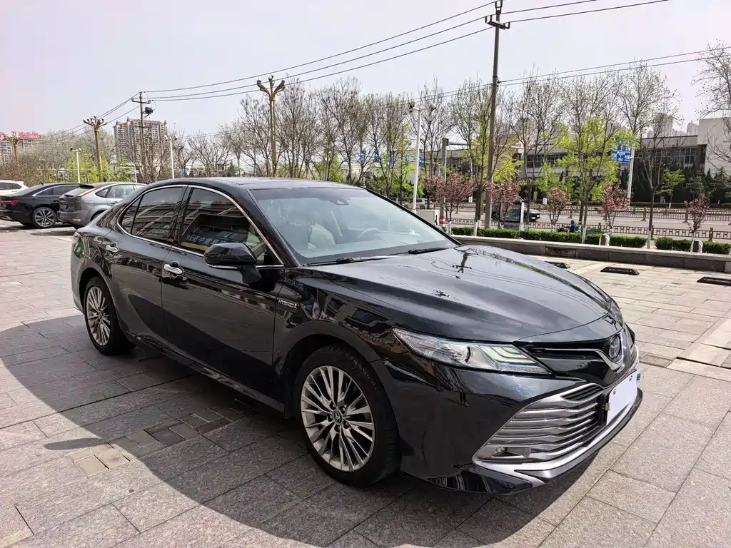 Toyota Camry 2019 — фото 3