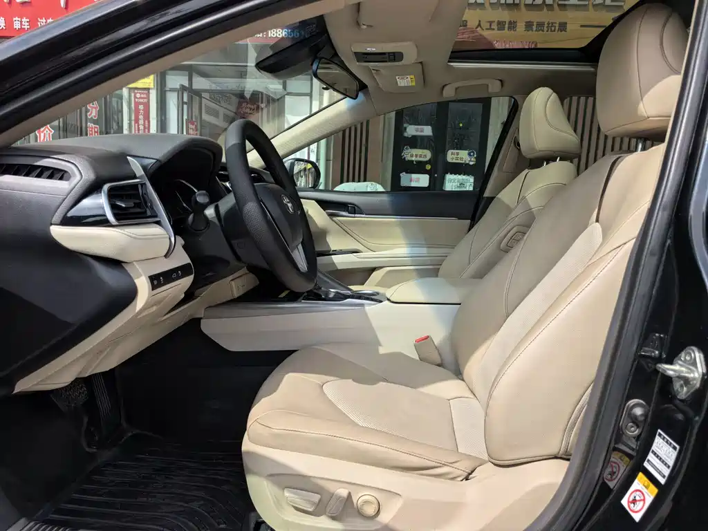 Toyota Camry 2019 — фото 4