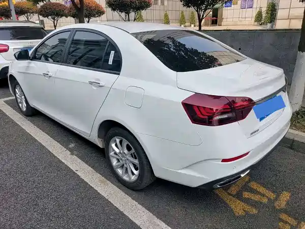 Geely Emgrand 2021