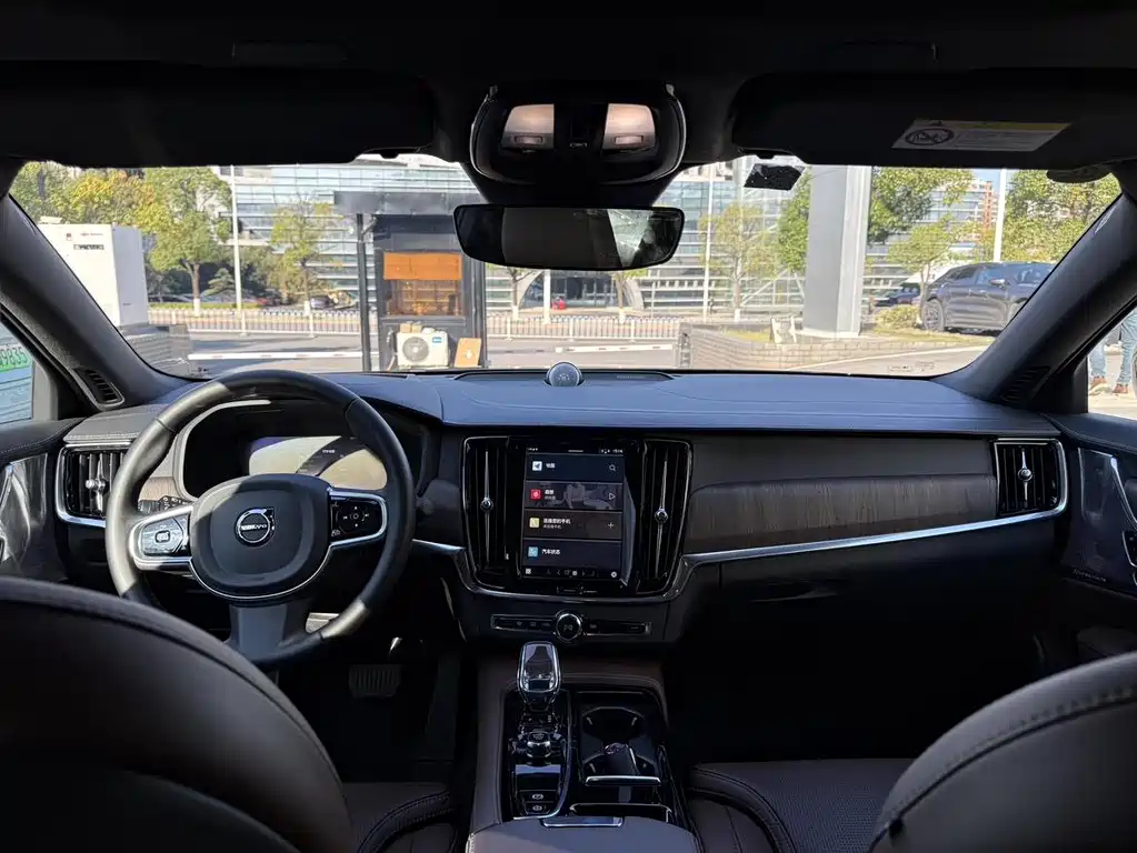 Volvo S90 PHEV 2024