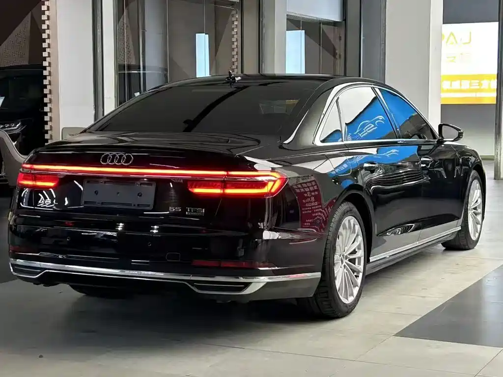 Audi A8 2018 — фото 7