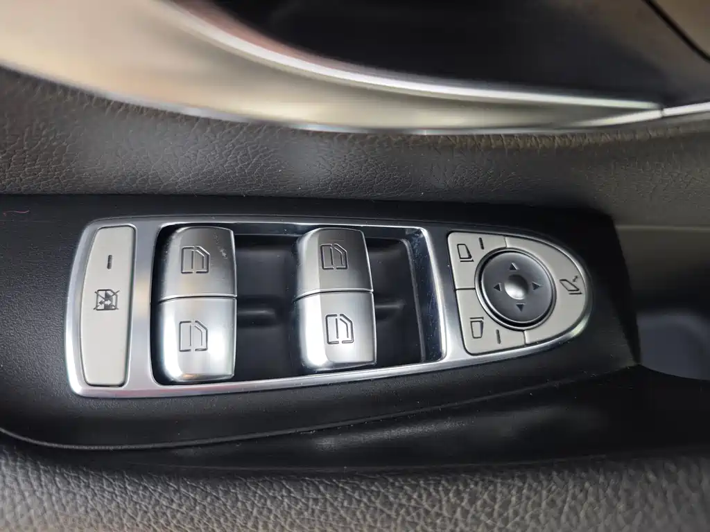Mercedes-Benz E-Class 2017 — фото 15