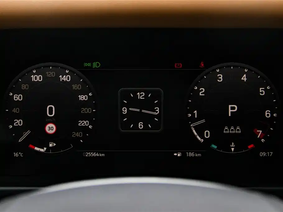 Land Rover Defender 2023 — фото 15