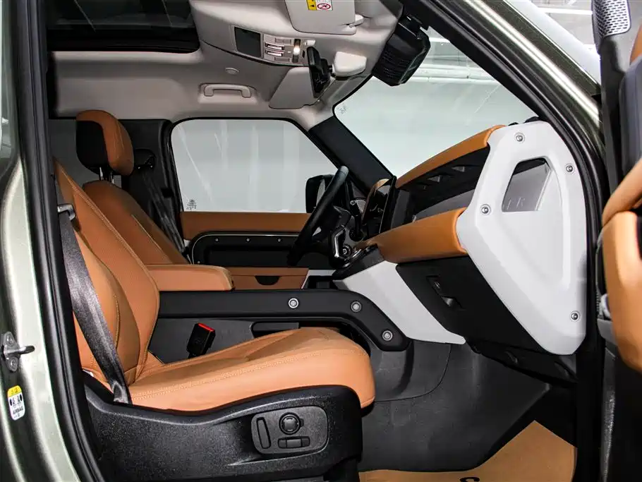 Land Rover Defender 2023 — фото 18