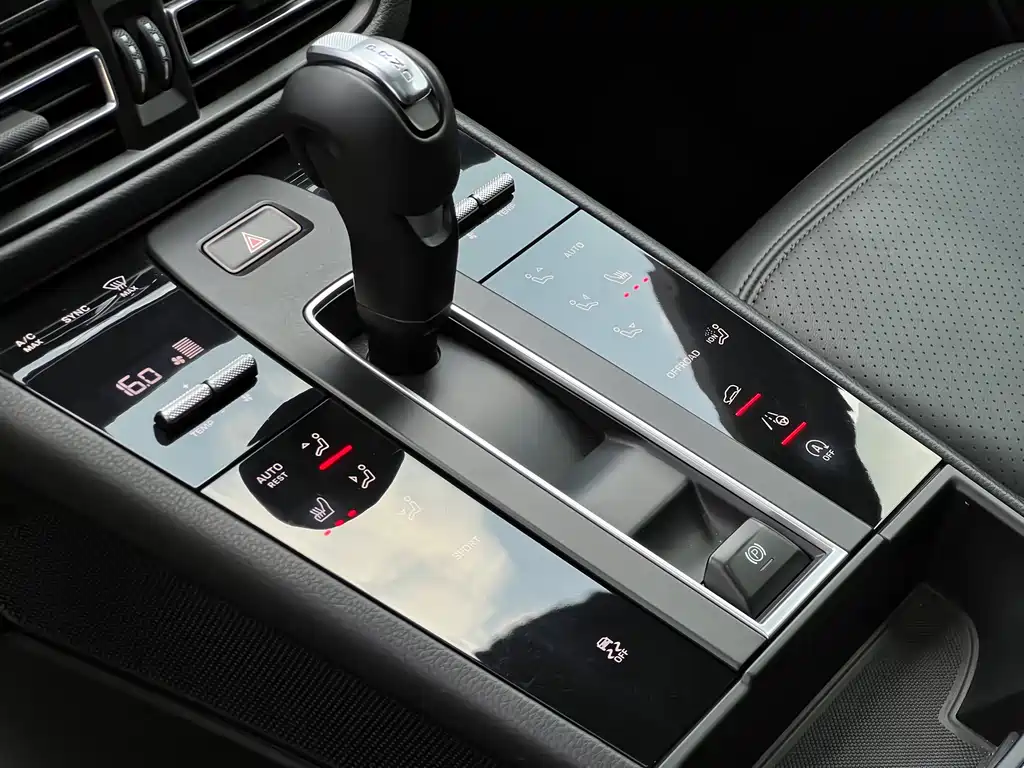 Porsche Macan 2022 — фото 16