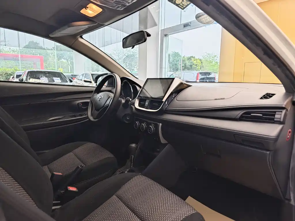 Toyota Vios 2017 — фото 30