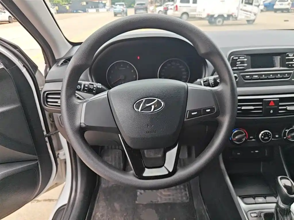 Hyundai Elantra 2020 — фото 11