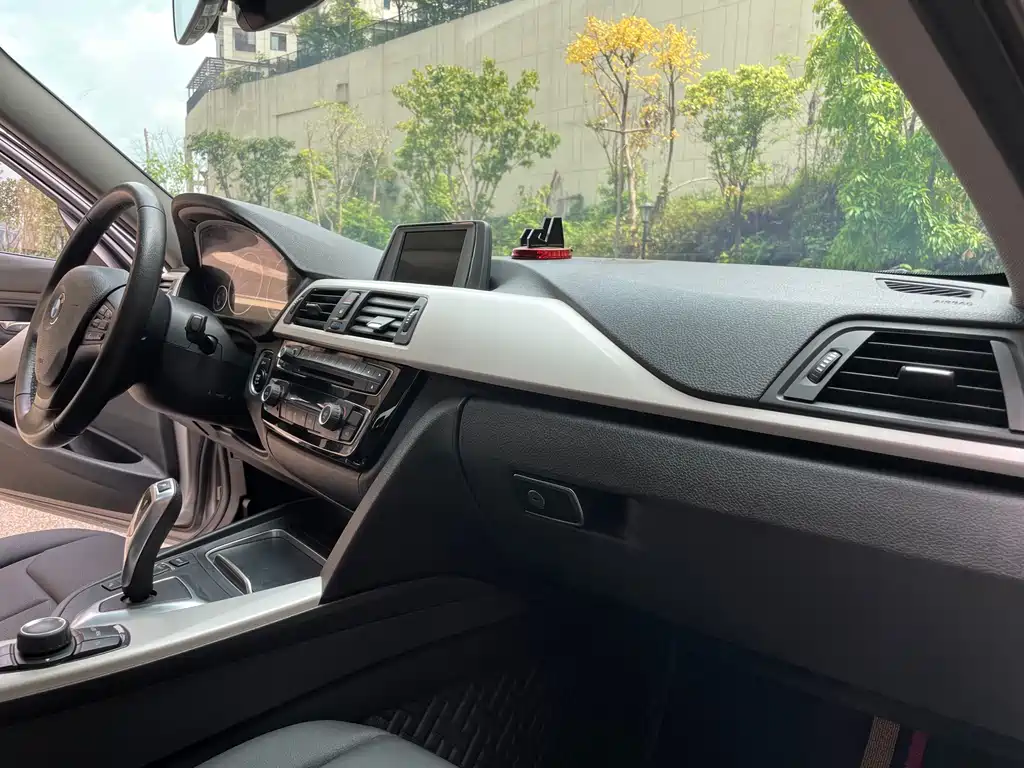 BMW 3 Series 2016 — фото 16