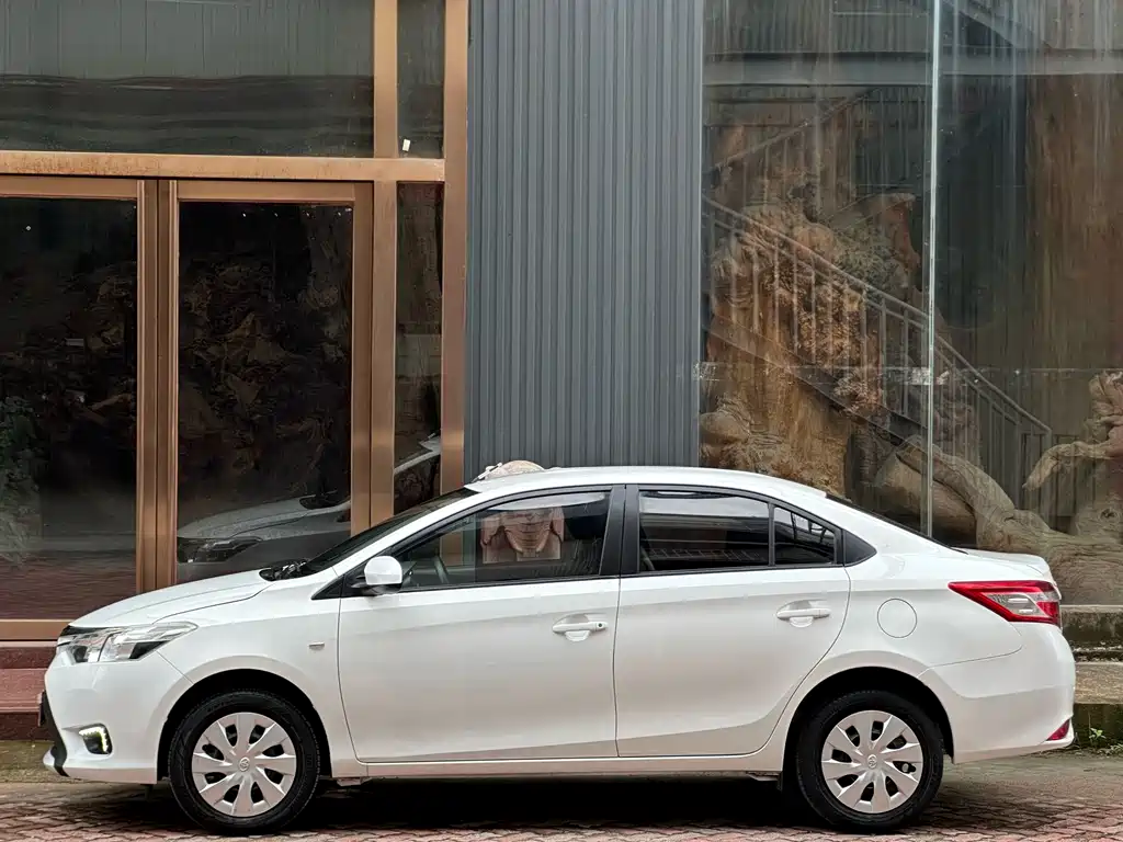 Toyota Vios 2015 — фото 8