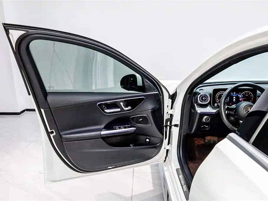 Mercedes-Benz C-Class 2024