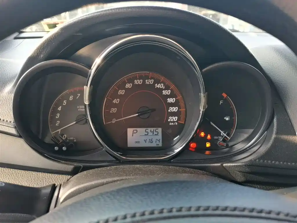 Toyota Yaris L 2019 — фото 12