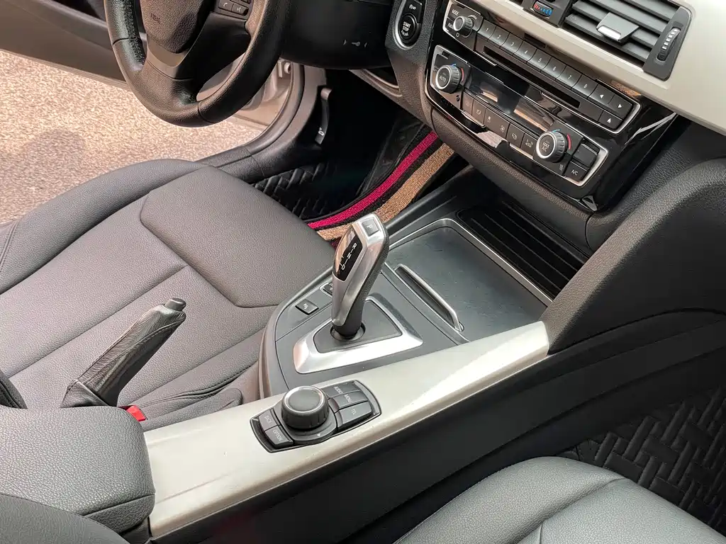 BMW 3 Series 2016 — фото 15