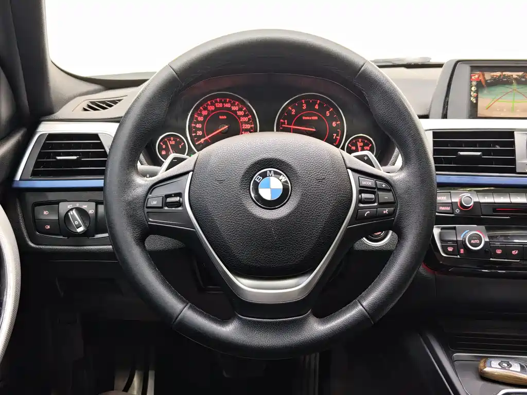 BMW 3 Series 2017 — фото 32