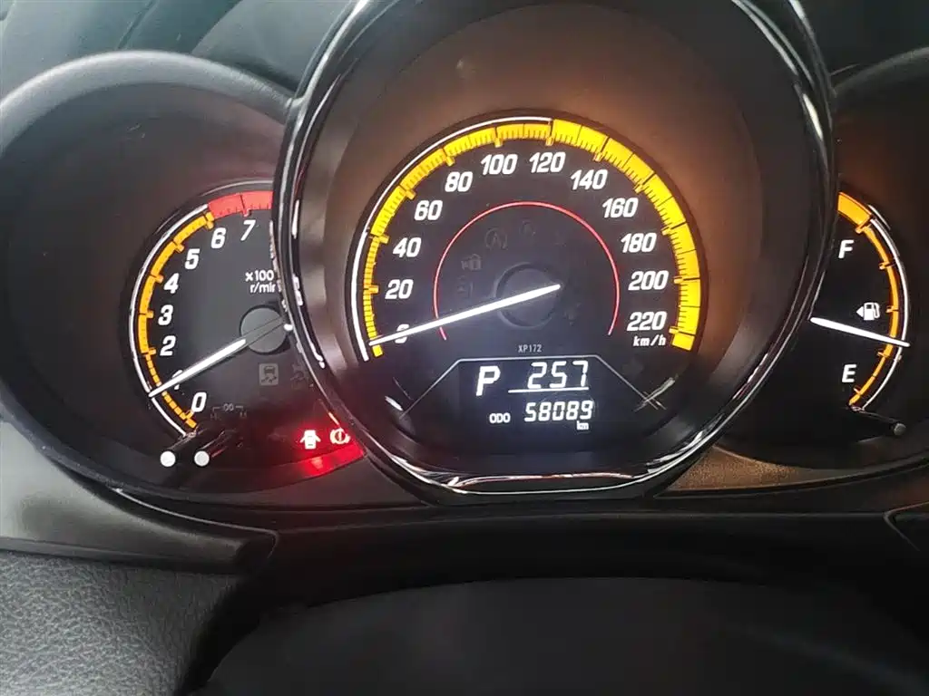 Toyota Yaris L 2022 — фото 12