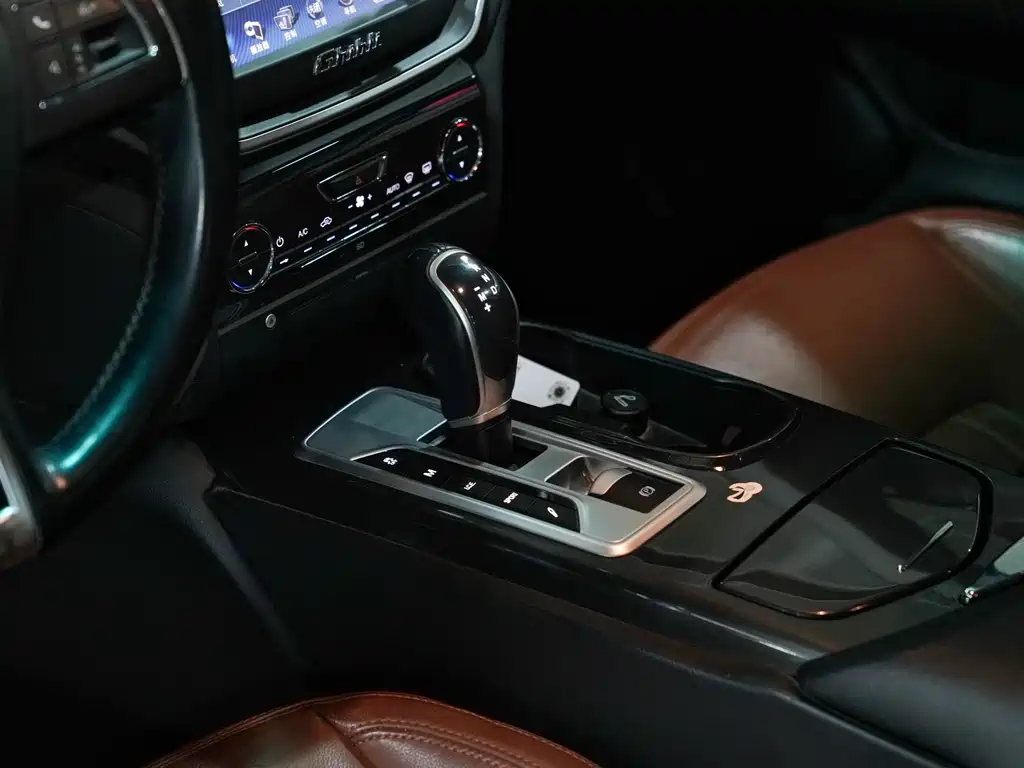 Maserati Ghibli 2015 — фото 10