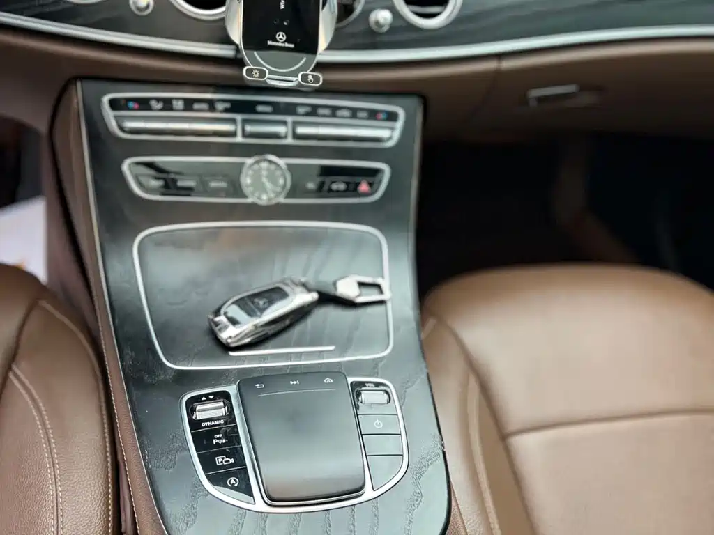 Mercedes-Benz E-Class 2019 — фото 14