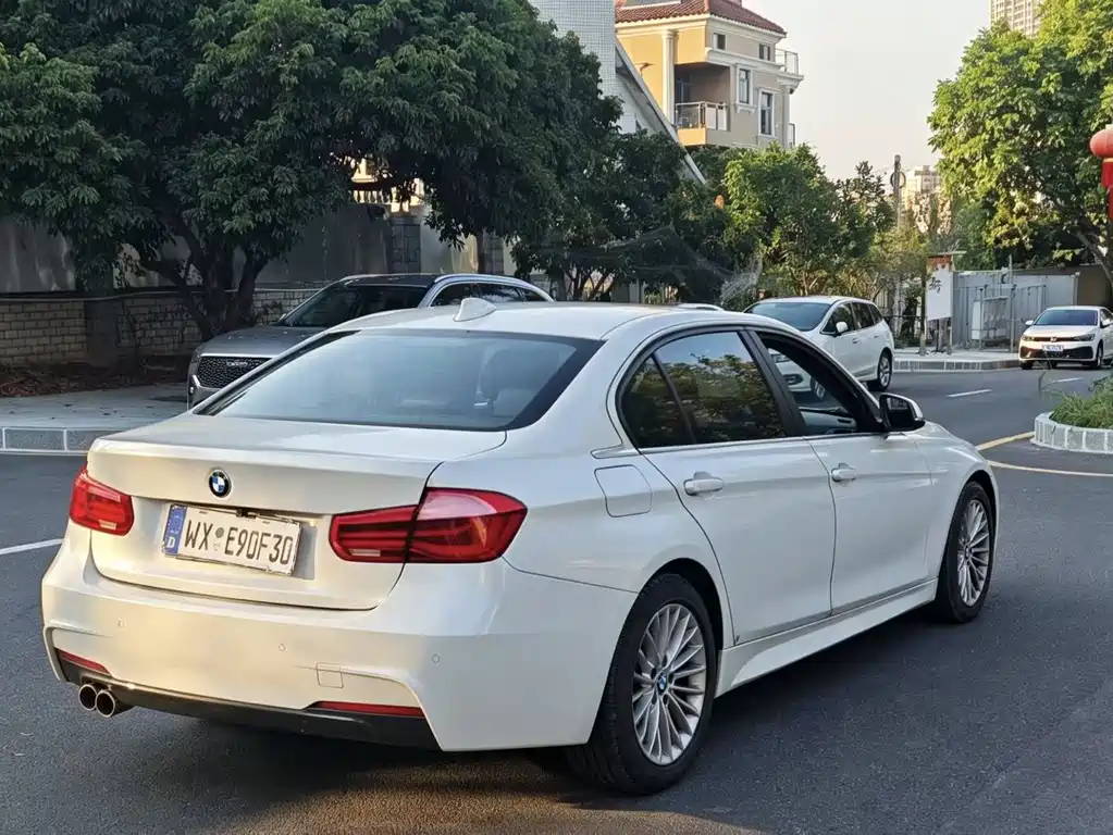 BMW 3 Series 2017 — фото 15