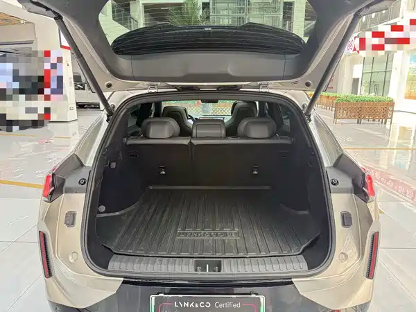 Lynk & Co 08 EM-P 2024