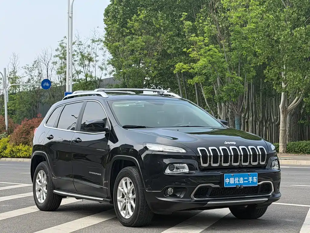Jeep Cherokee 2017 — фото 9