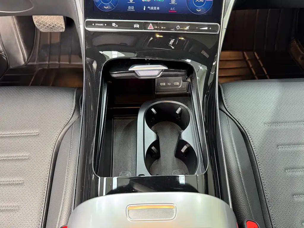 Mercedes-Benz C-Class 2023 — фото 26