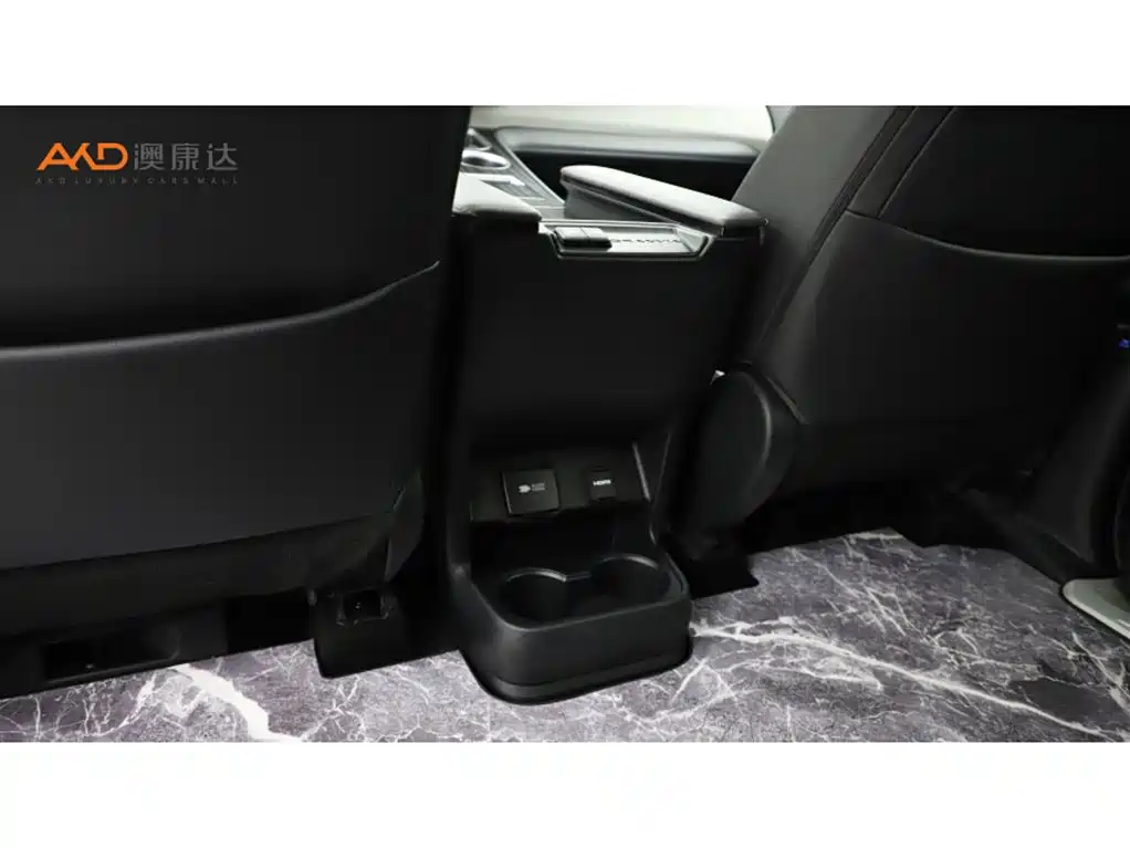 Toyota Granvia 2023 — фото 10