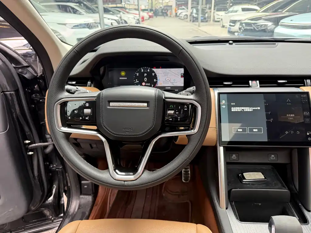 Land Rover Discovery Sport 2023 — фото 15