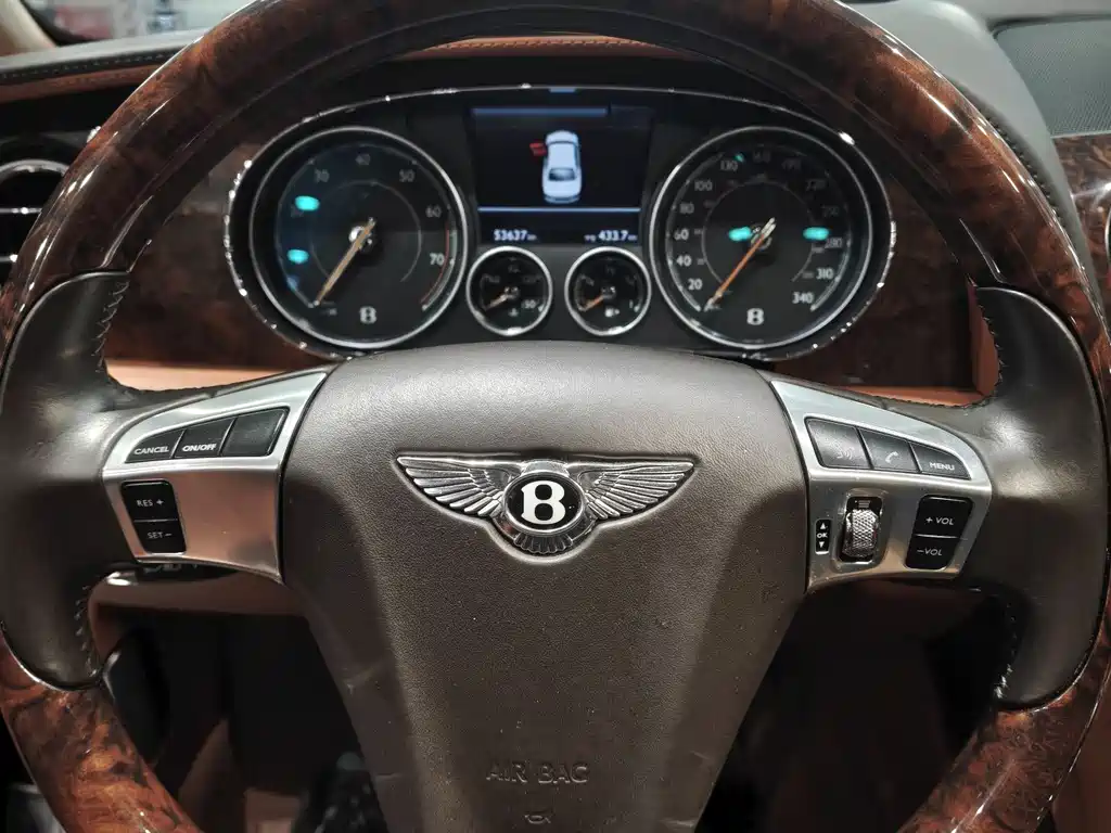 Bentley Flying Spur 2018 — фото 9