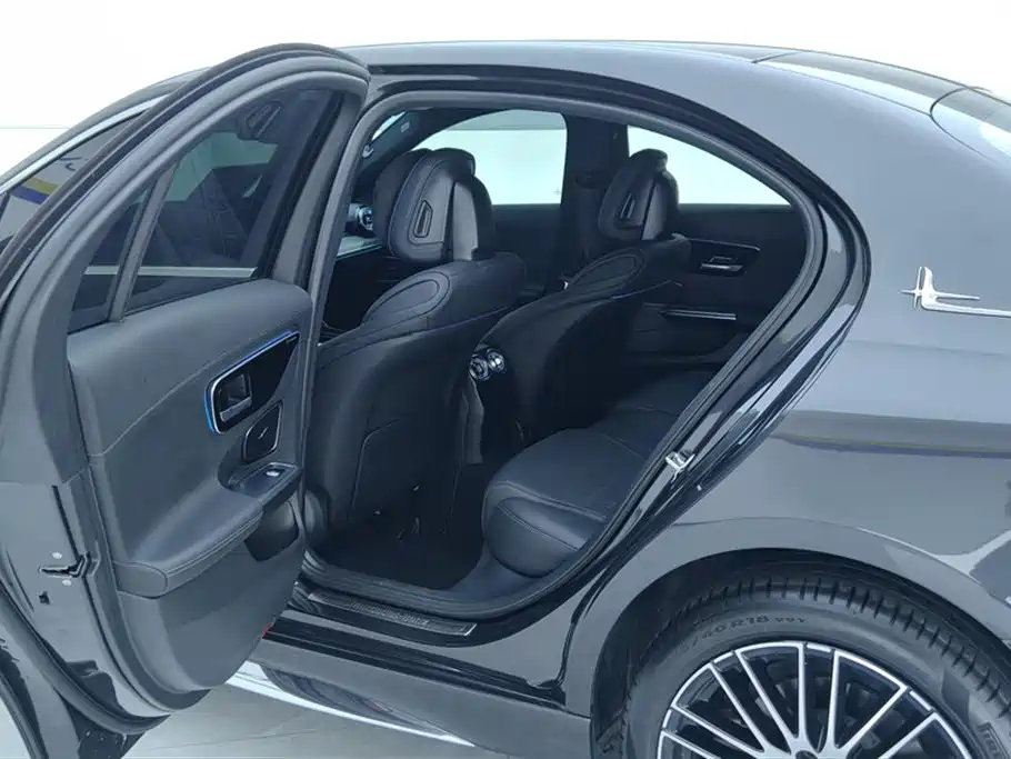 Mercedes-Benz C-Class 2023 — фото 11