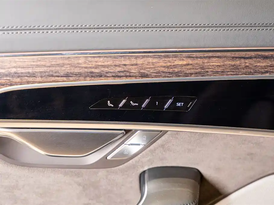 Audi A8 2021 — фото 14