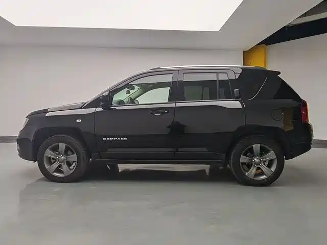 Jeep Compass 2015 — фото 15