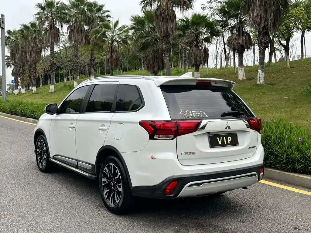 Mitsubishi Outlander 2019 — фото 3