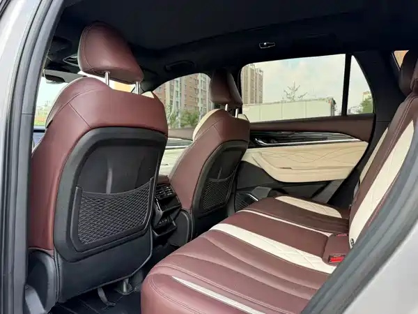 Geely Xingyue L 2022