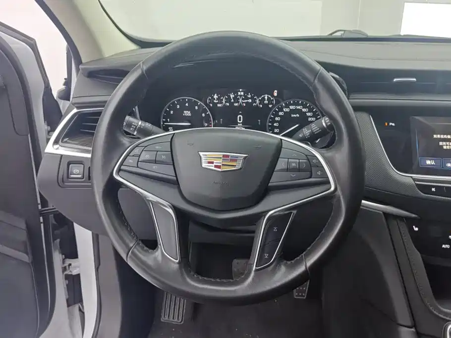 Cadillac XT5 2018 — фото 15