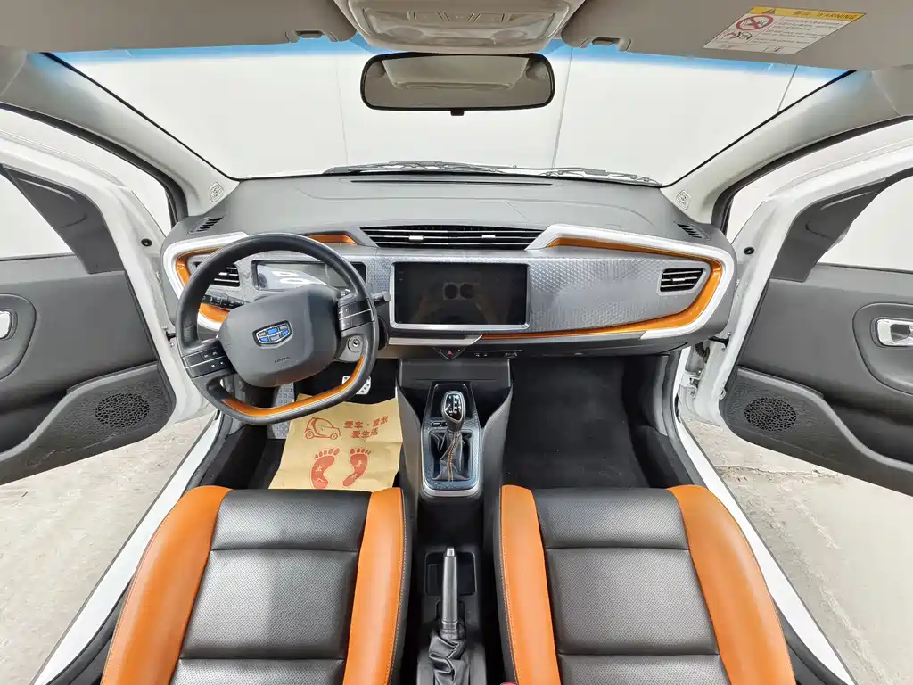 Geely Vision X1 2018 — фото 9