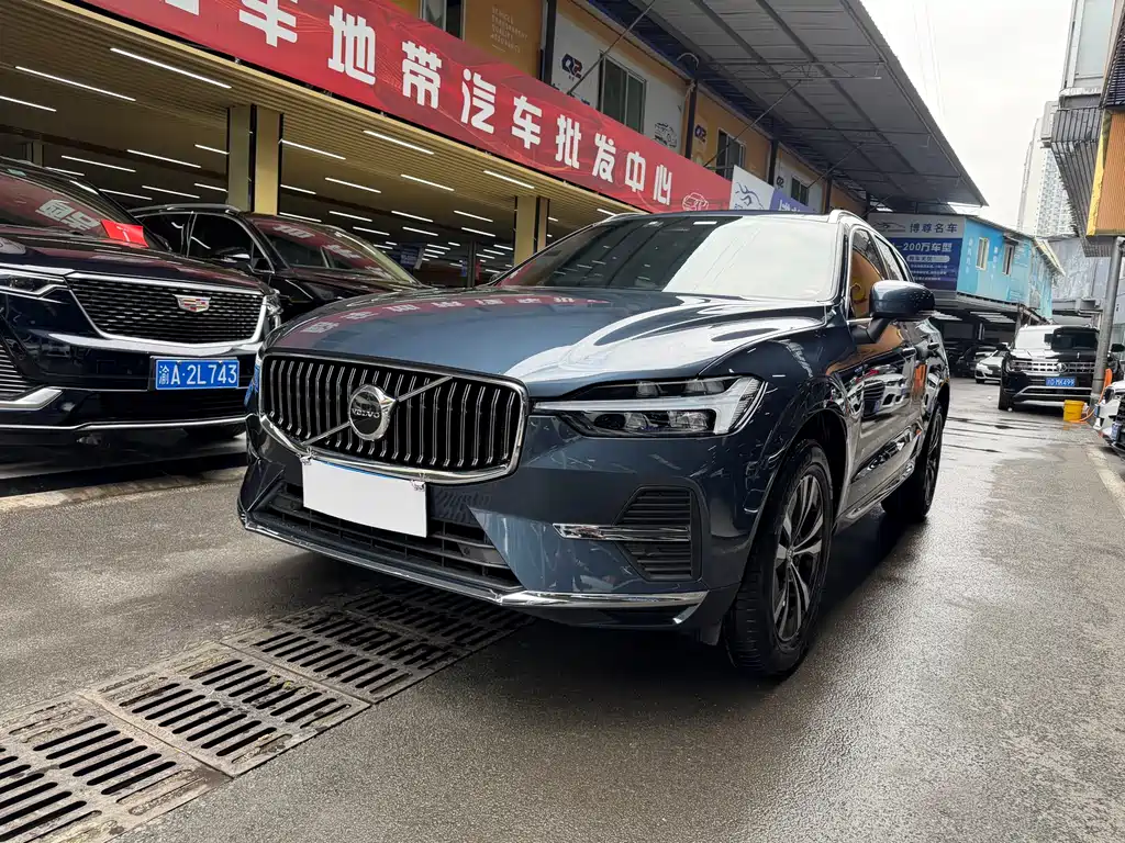Volvo XC60 2022 — фото 1