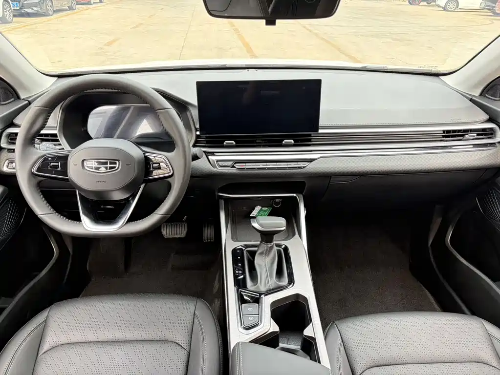 Geely Emgrand 2023