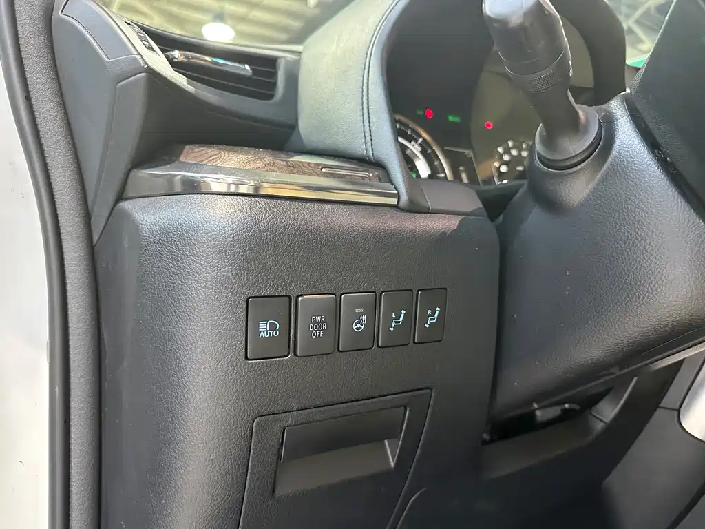 Toyota Alphard 2021 — фото 15