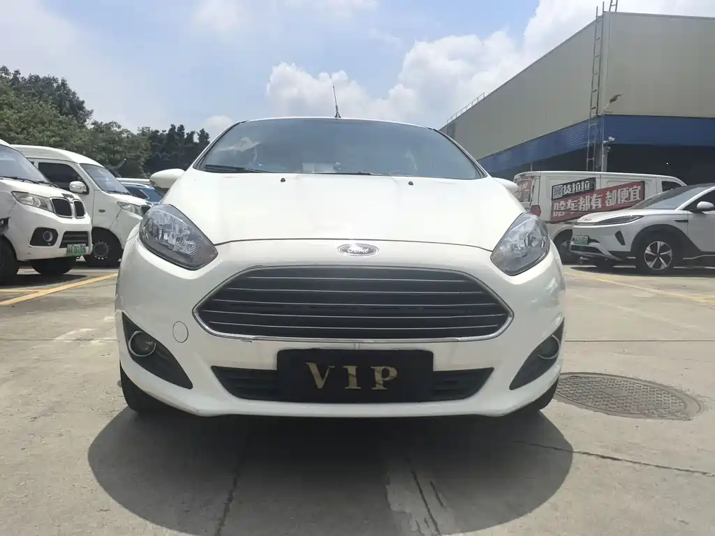 Ford Fiesta 2015 — фото 2