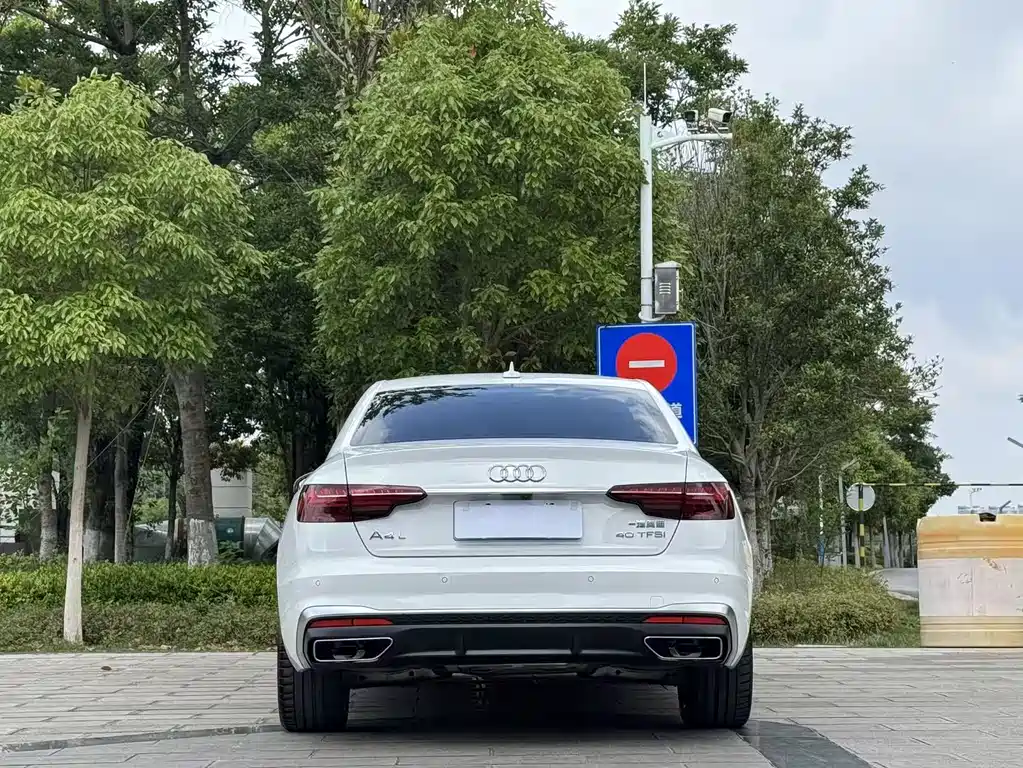 Audi A4L 2022 — фото 8