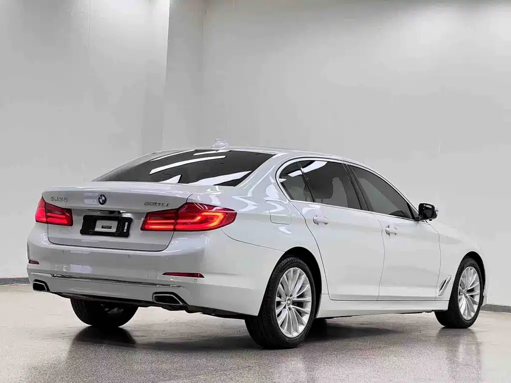BMW 5 Series 2020 — фото 26