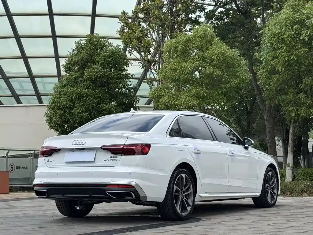 Audi A4L 2022 — фото 9