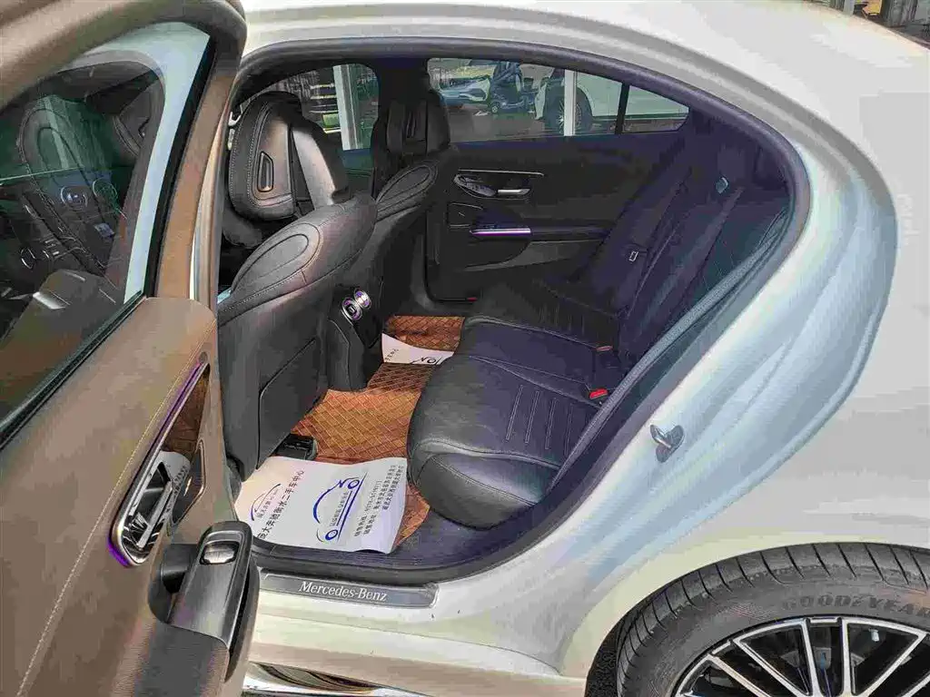 Mercedes-Benz C-Class 2024 — фото 15
